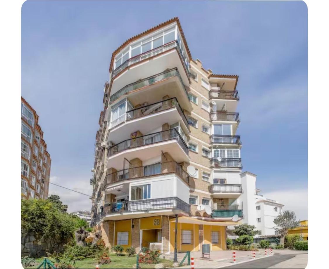 Studio With Views Next To Puerto Marina The Green Door Benalmádena Exterior photo